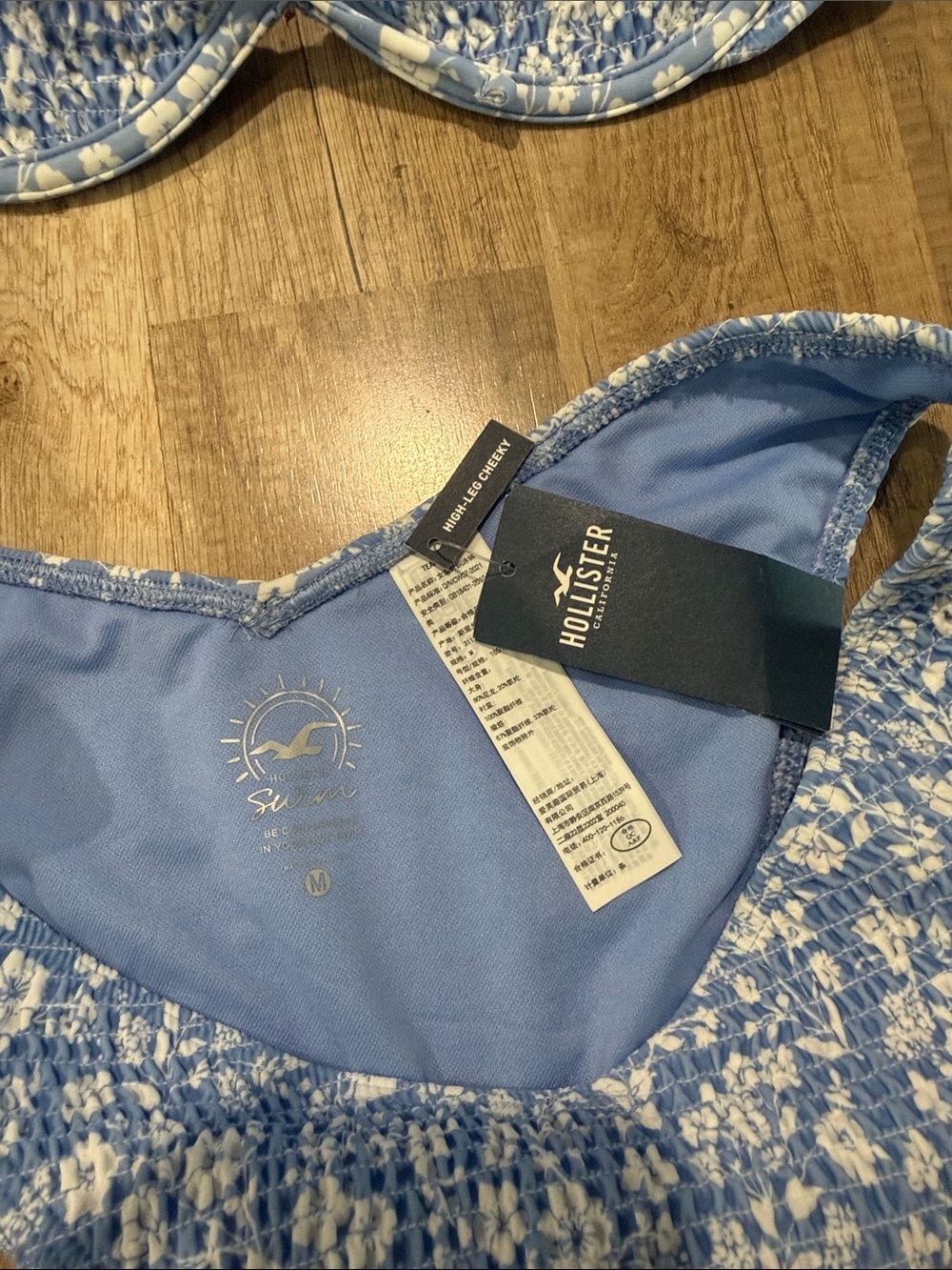 NWT Hollister Blue and White Smocked Floral Bikini Set MEDIUM m - Picture 2 of 5
